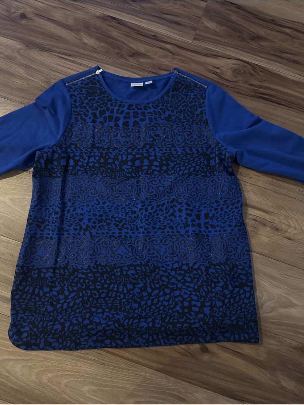 Chico’s Zenergy Blue Animal Print Tunic Top Size 3 (XL) Long Sleeve Zip Shoulder